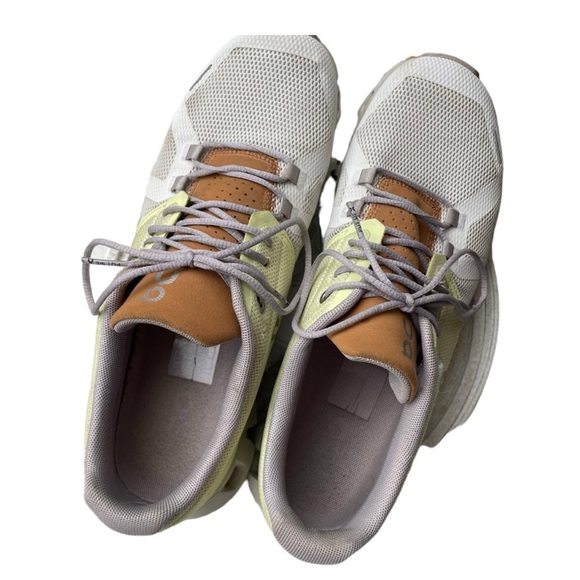 On Cloud running shoes - Picture 8 of 10